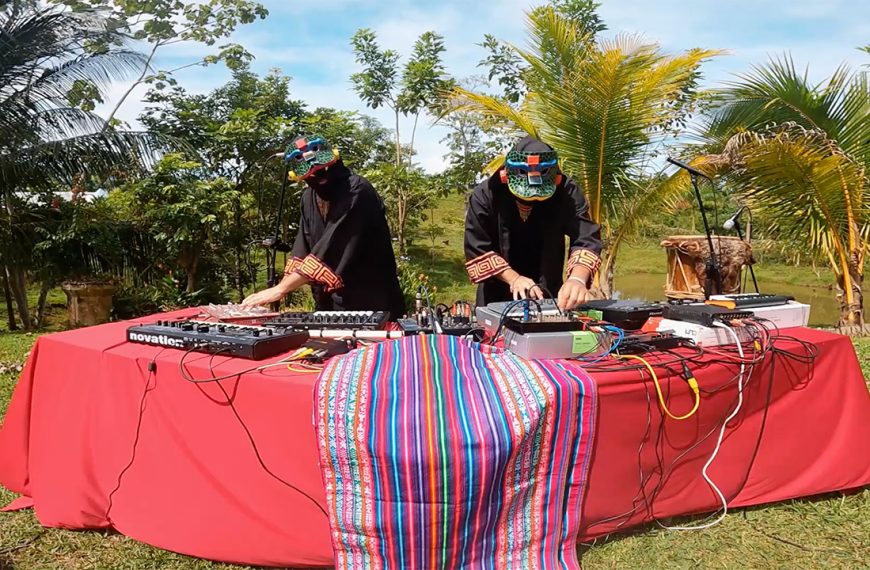 Travel to the Colombian tropical jungle with this live performance of electronic duo Mapaná Music